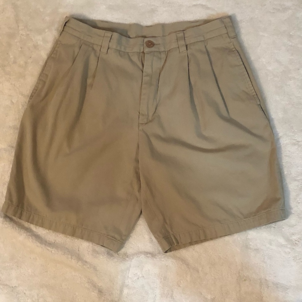 Men’s Izod Comfort fit khaki shorts